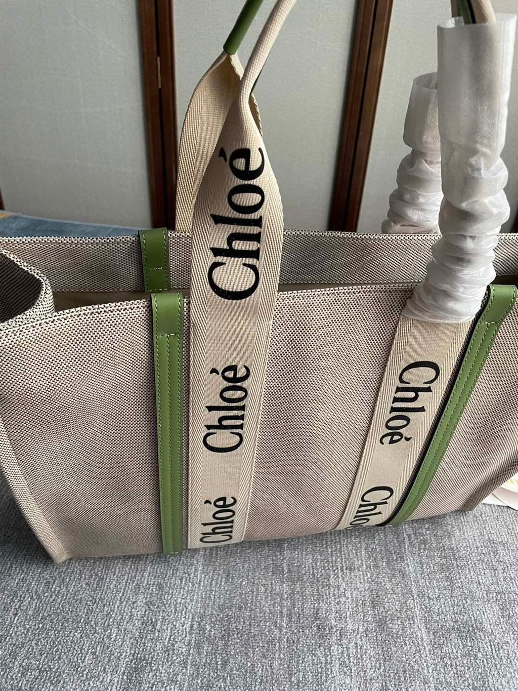 CHLOE LAGRE WOODY TOTE BAG 45 IN BEIGE LINEN CANVAS BLACK WEBBING LOGO EMBROIDER GREEN CALFSKIN