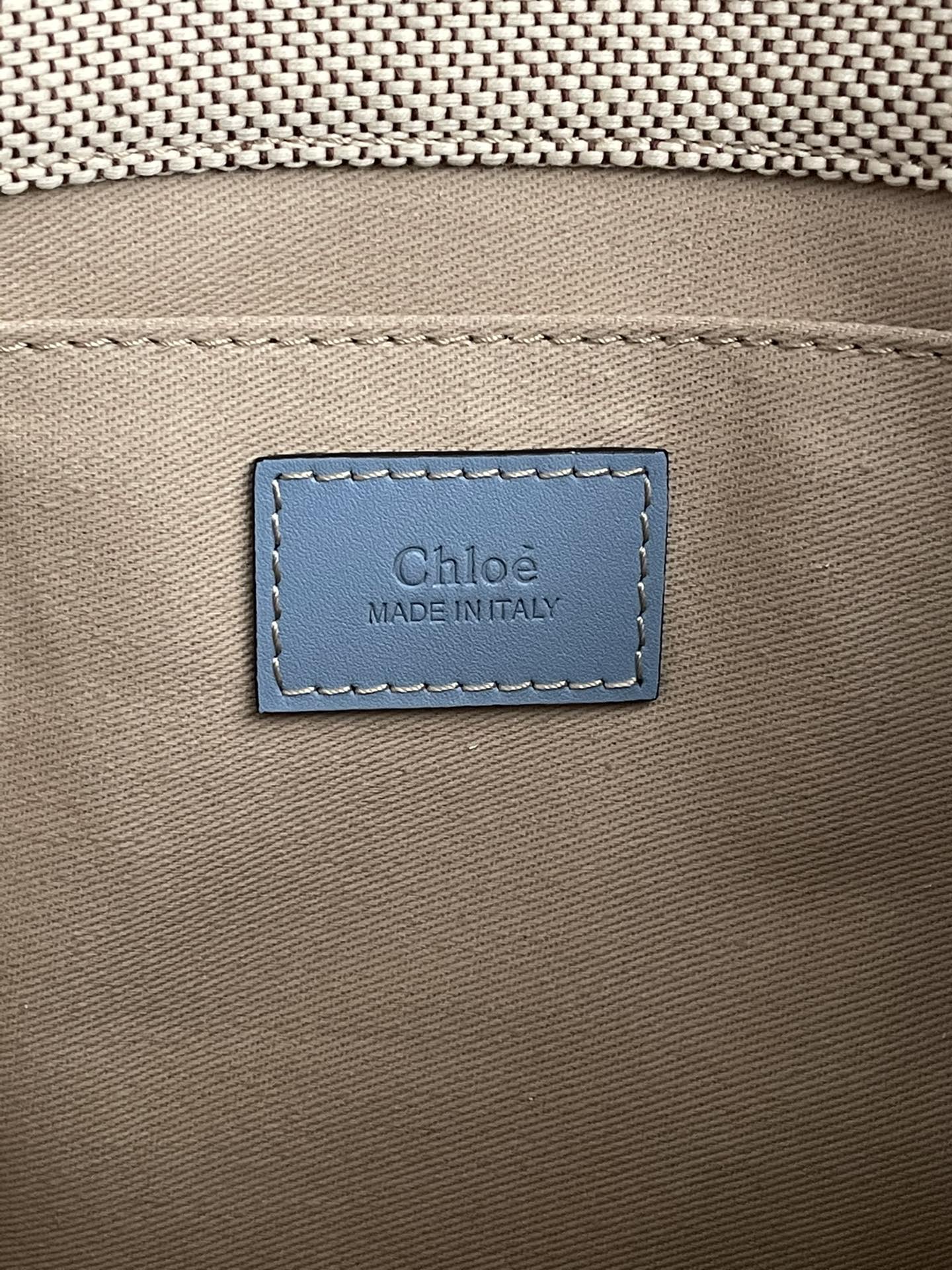 CHLOE MEDIUM STRAP WOODY TOTE BAG 37 IN BEIGE LINEN CANVAS BLACK WEBBING LOGO EMBROIDER BLUE CALFSKIN