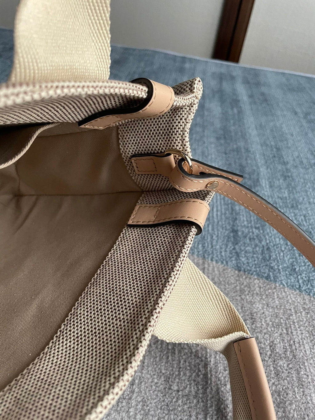 CHLOE SMALL STRAP WOODY TOTE BAG 26.5 IN BEIGE LINEN CANVAS BLACK WEBBING LOGO EMBROIDER NUDE CALFSKIN