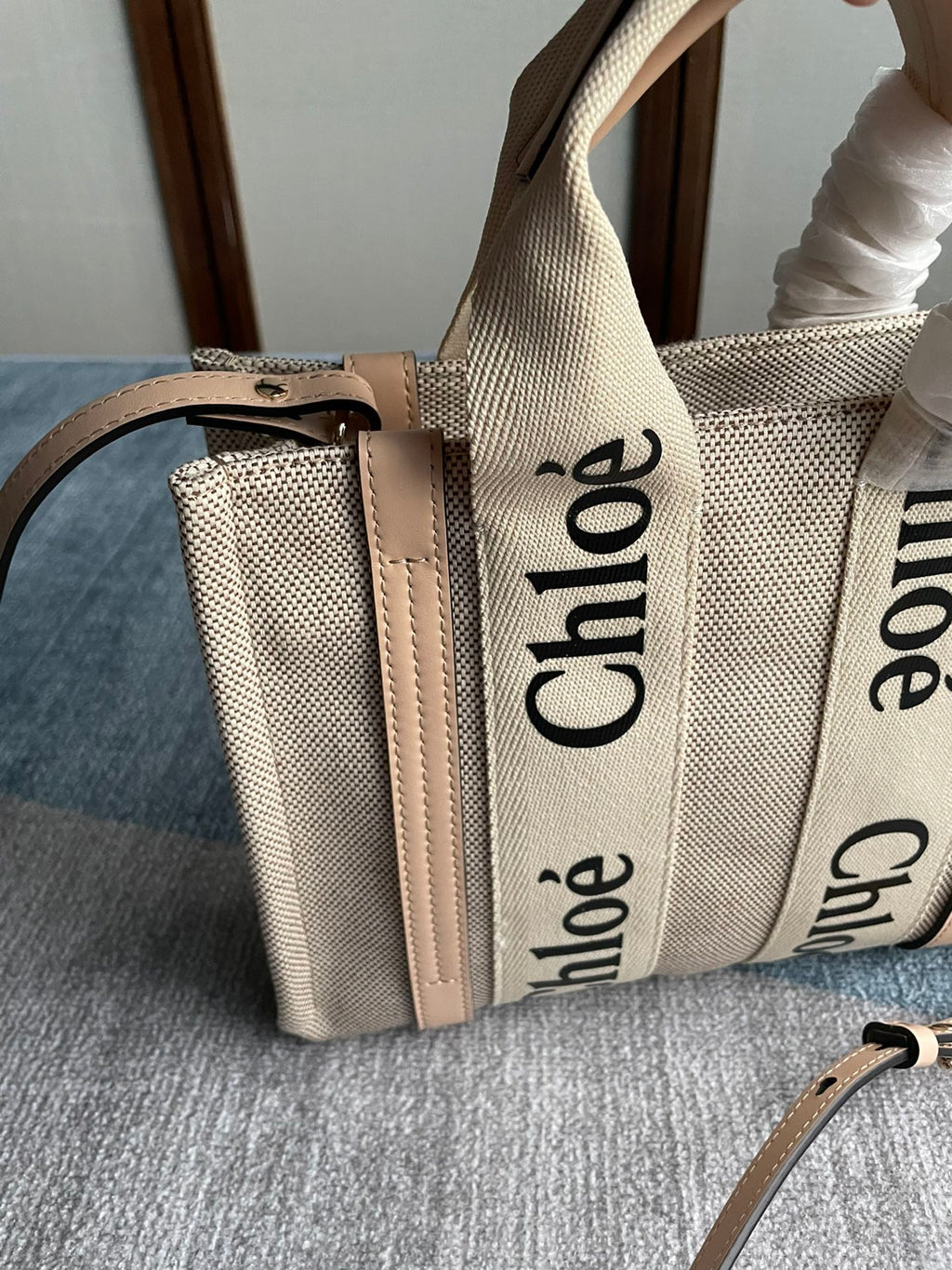 CHLOE SMALL STRAP WOODY TOTE BAG 26.5 IN BEIGE LINEN CANVAS BLACK WEBBING LOGO EMBROIDER NUDE CALFSKIN