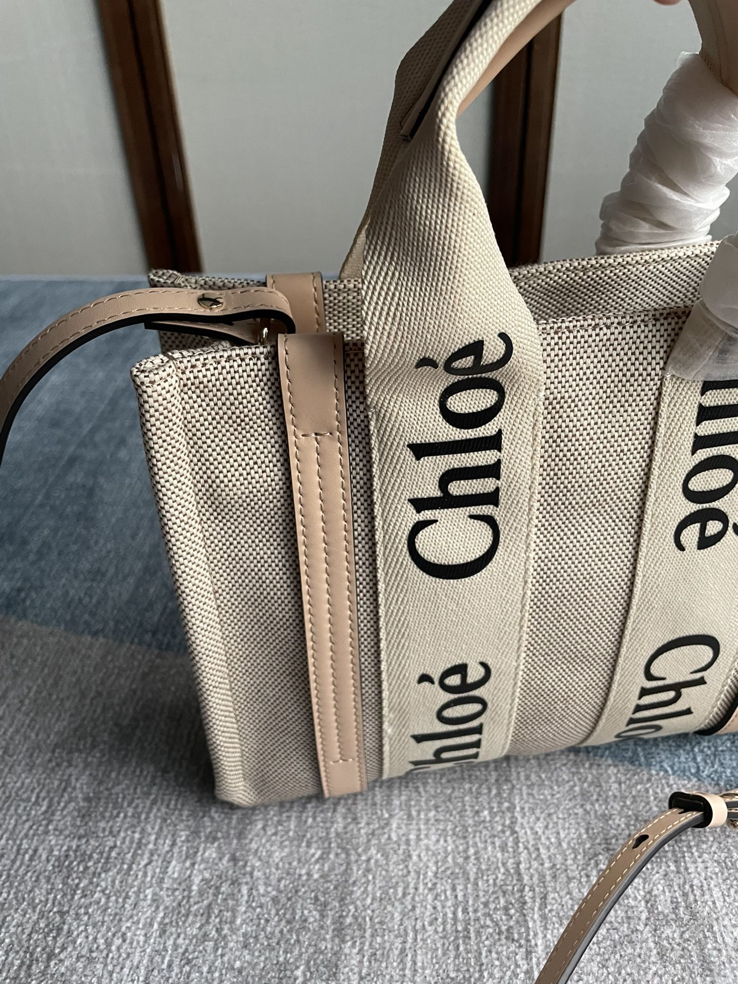 CHLOE SMALL STRAP WOODY TOTE BAG 26.5 IN BEIGE LINEN CANVAS BLACK WEBBING LOGO EMBROIDER NUDE CALFSKIN