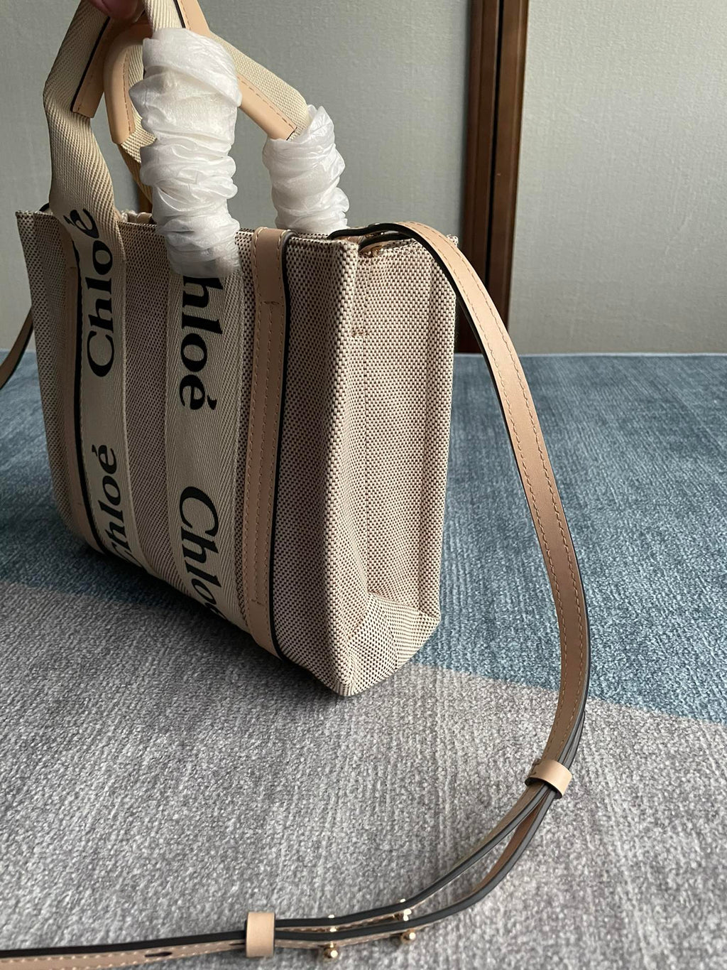 CHLOE SMALL STRAP WOODY TOTE BAG 26.5 IN BEIGE LINEN CANVAS BLACK WEBBING LOGO EMBROIDER NUDE CALFSKIN