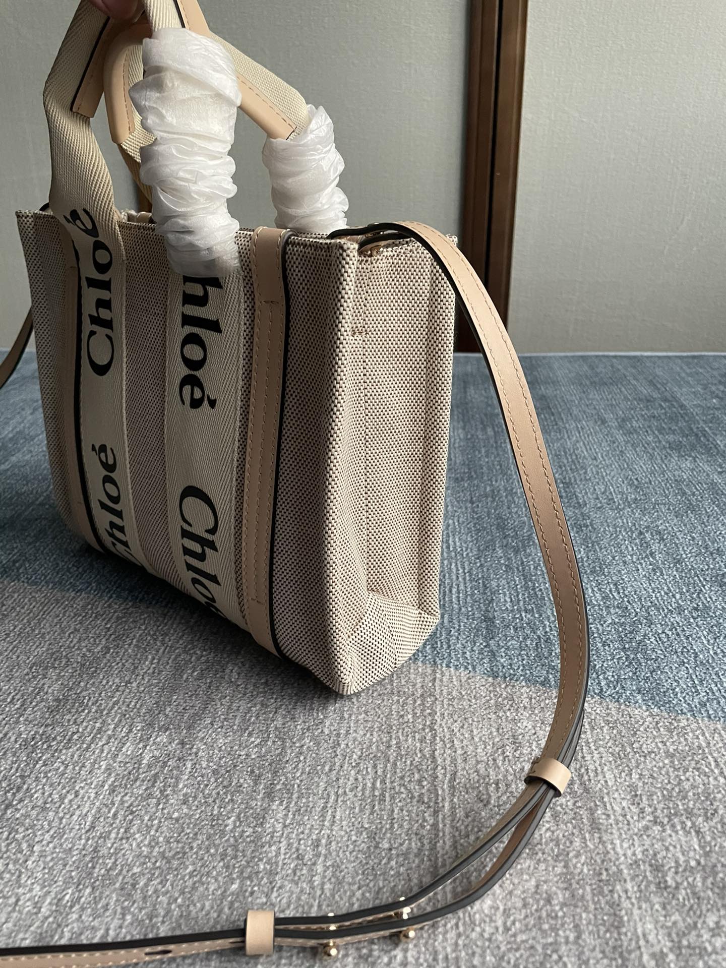 CHLOE SMALL STRAP WOODY TOTE BAG 26.5 IN BEIGE LINEN CANVAS BLACK WEBBING LOGO EMBROIDER NUDE CALFSKIN