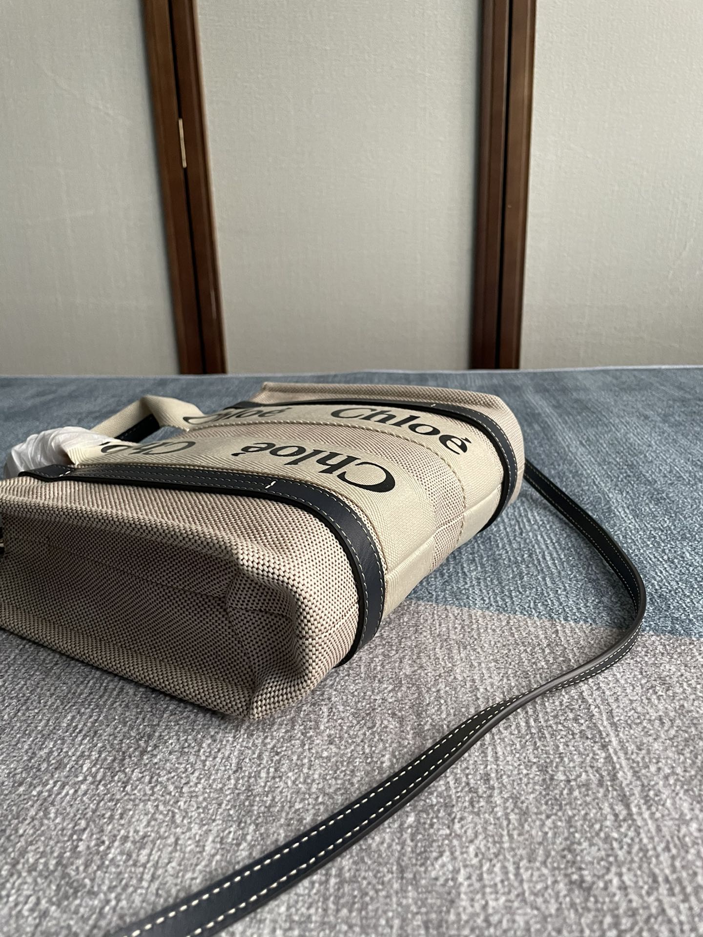 CHLOE SMALL STRAP WOODY TOTE BAG 26.5 IN BEIGE LINEN CANVAS BLACK WEBBING LOGO EMBROIDER BLACK CALFSKIN