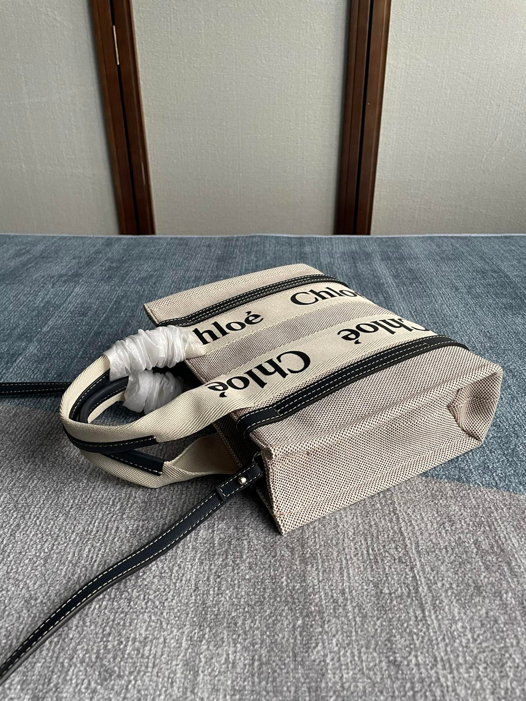 CHLOE SMALL STRAP WOODY TOTE BAG 26.5 IN BEIGE LINEN CANVAS BLACK WEBBING LOGO EMBROIDER BLACK CALFSKIN