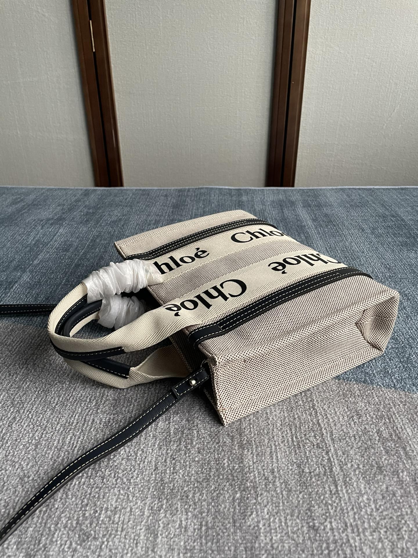 CHLOE SMALL STRAP WOODY TOTE BAG 26.5 IN BEIGE LINEN CANVAS BLACK WEBBING LOGO EMBROIDER BLACK CALFSKIN