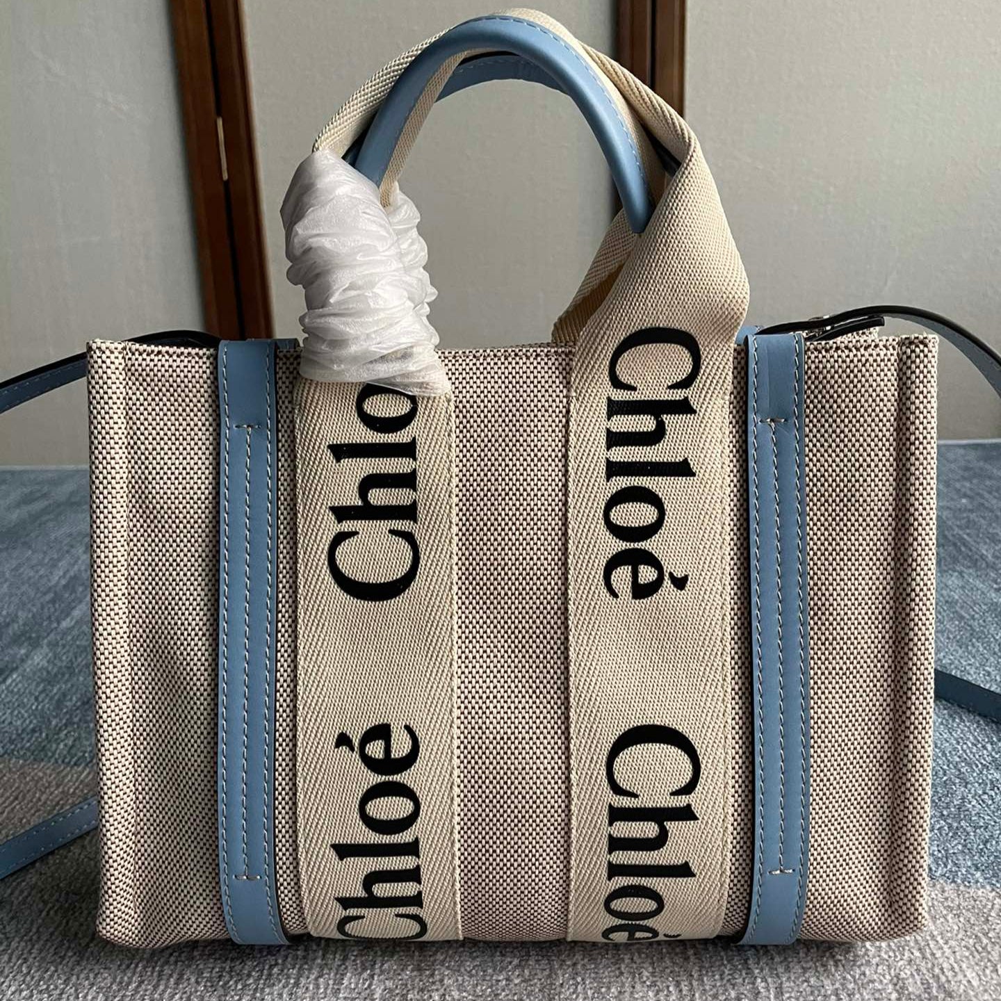 CHLOE SMALL STRAP WOODY TOTE BAG 26.5 IN BEIGE LINEN CANVAS BLACK WEBBING LOGO EMBROIDER BLUE CALFSKIN