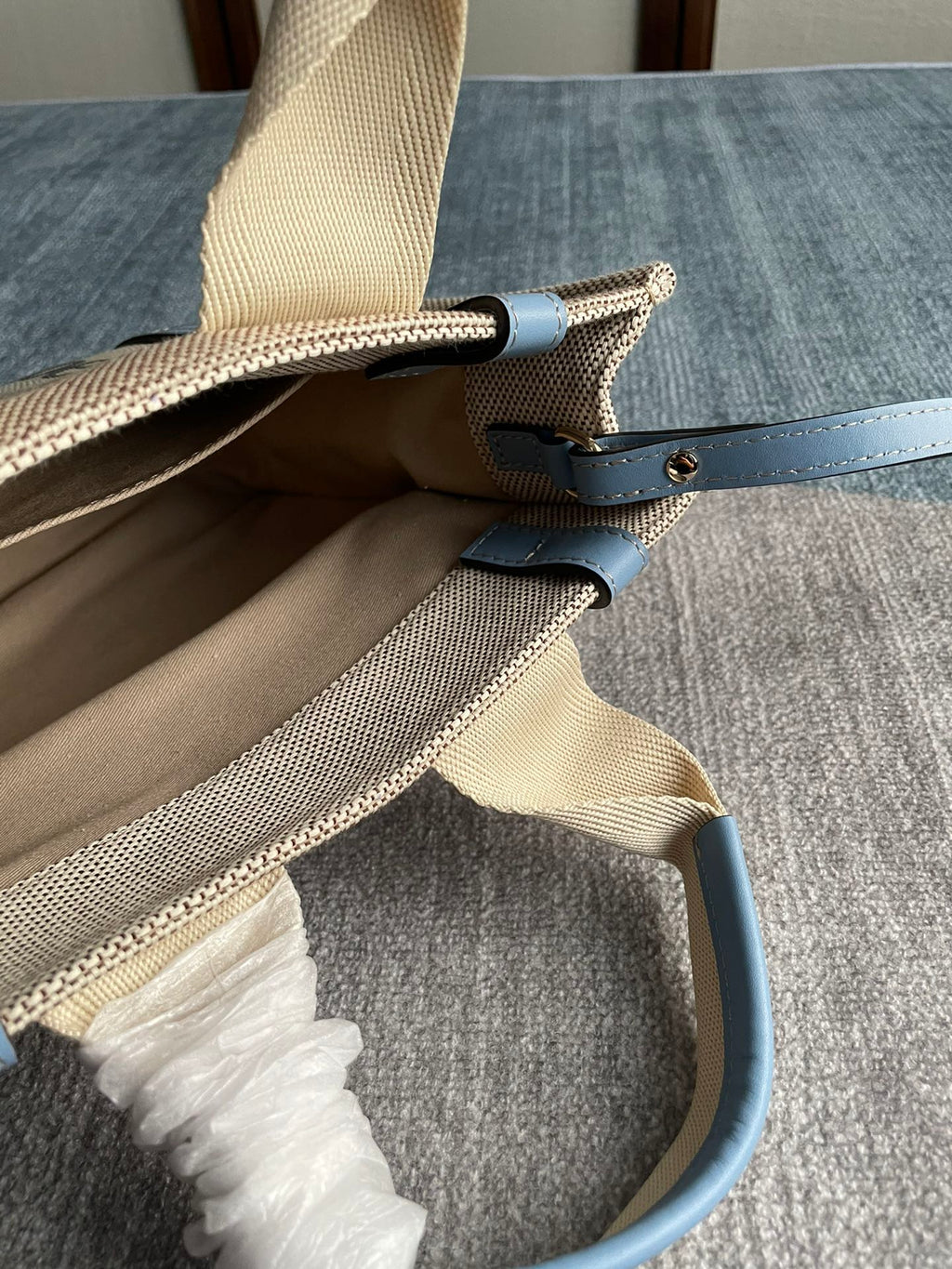 CHLOE SMALL STRAP WOODY TOTE BAG 26.5 IN BEIGE LINEN CANVAS BLACK WEBBING LOGO EMBROIDER BLUE CALFSKIN