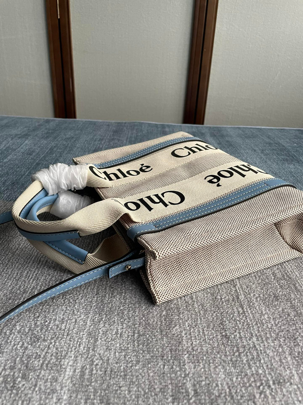 CHLOE SMALL STRAP WOODY TOTE BAG 26.5 IN BEIGE LINEN CANVAS BLACK WEBBING LOGO EMBROIDER BLUE CALFSKIN