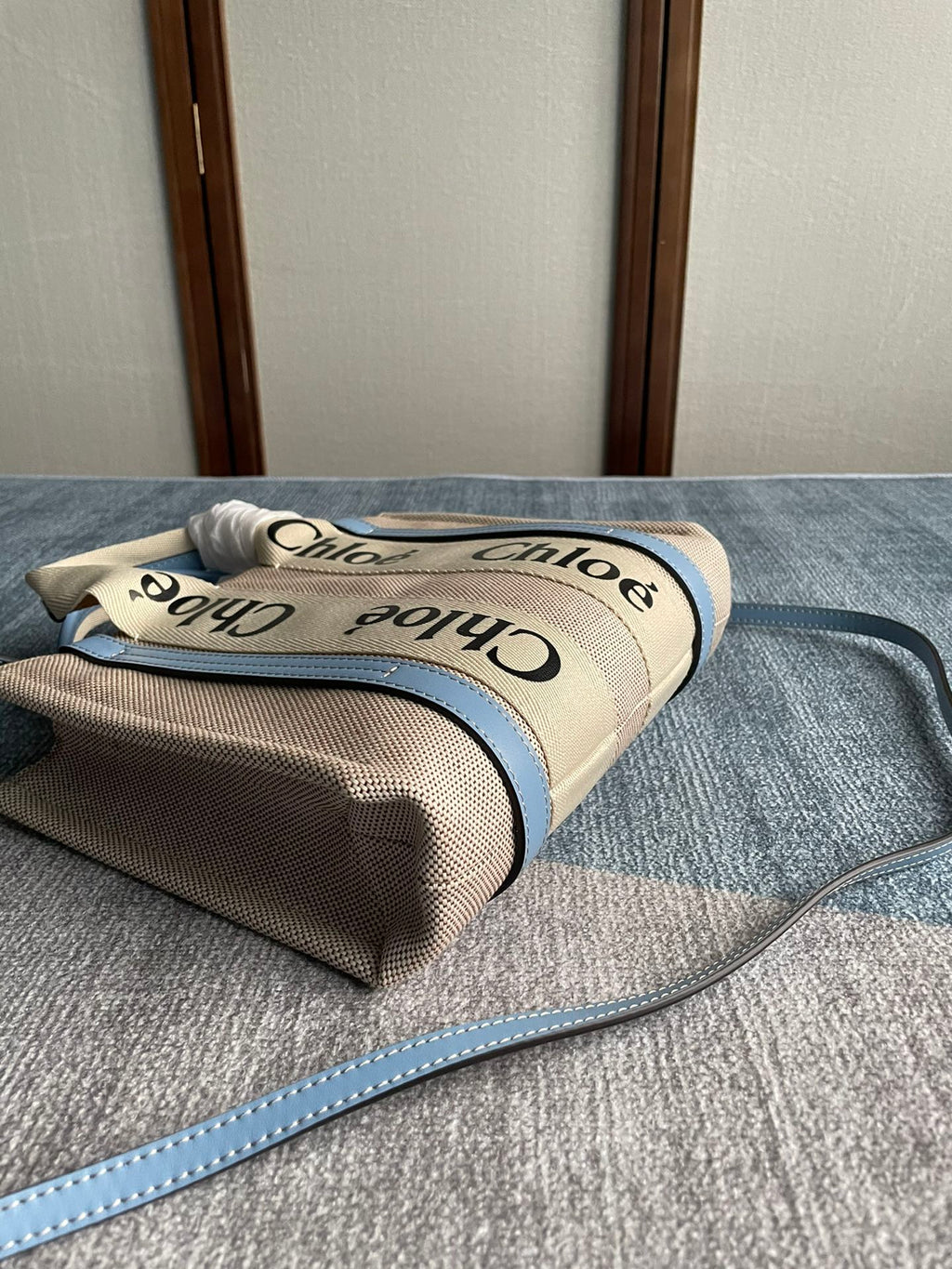 CHLOE SMALL STRAP WOODY TOTE BAG 26.5 IN BEIGE LINEN CANVAS BLACK WEBBING LOGO EMBROIDER BLUE CALFSKIN