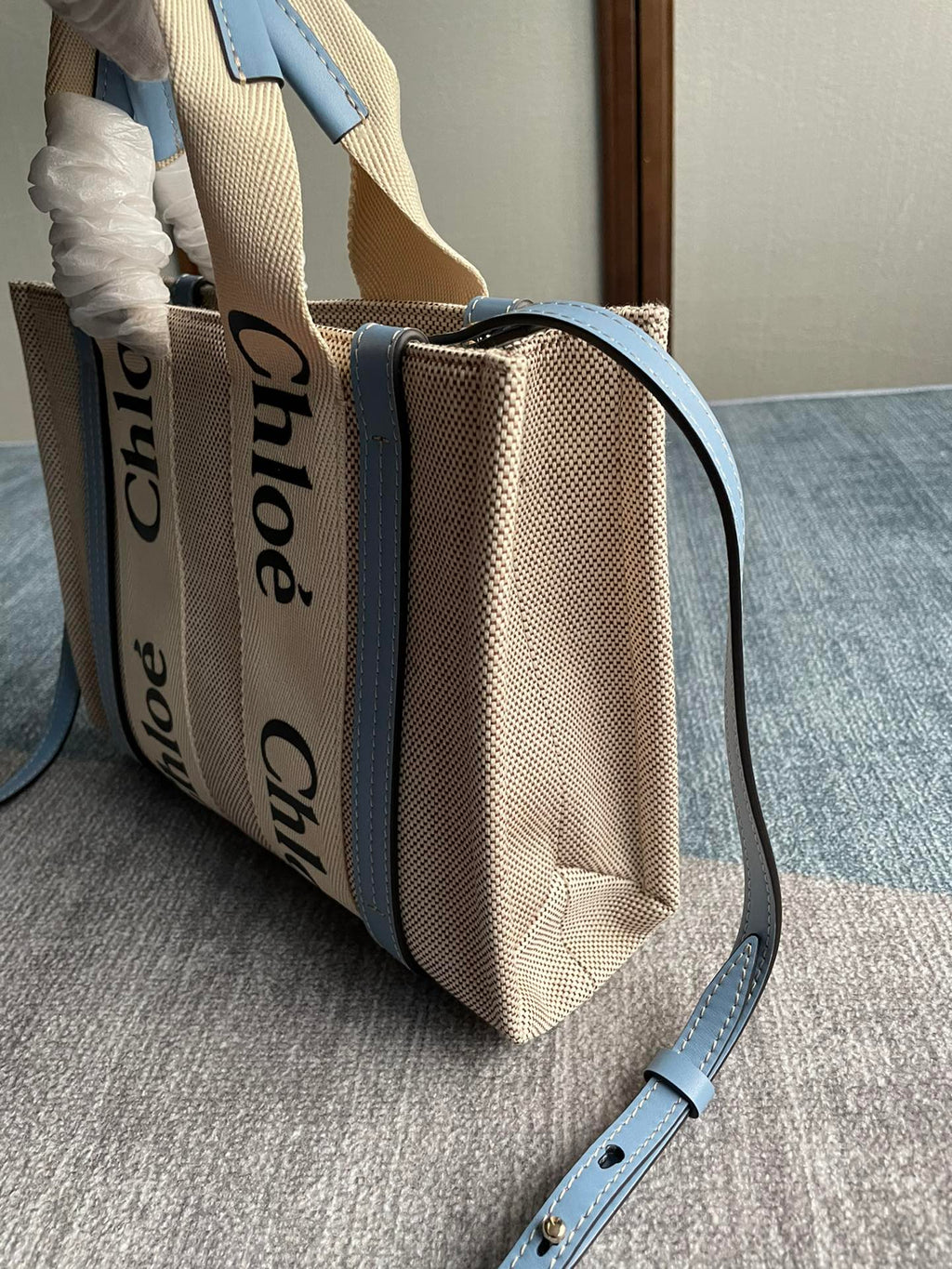 CHLOE SMALL STRAP WOODY TOTE BAG 26.5 IN BEIGE LINEN CANVAS BLACK WEBBING LOGO EMBROIDER BLUE CALFSKIN