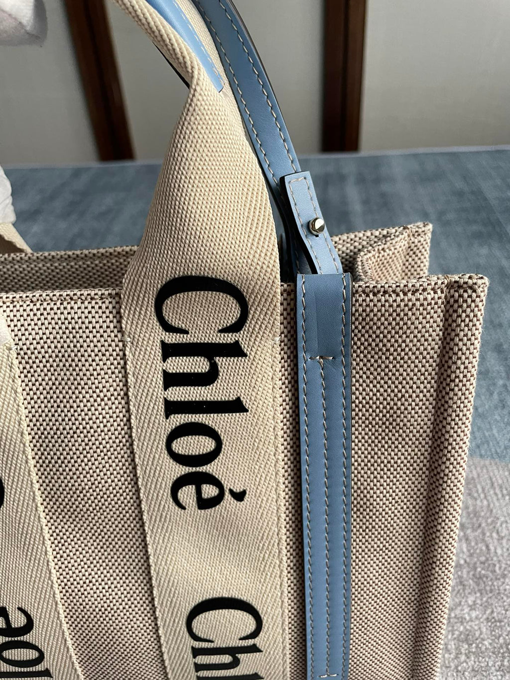 CHLOE SMALL STRAP WOODY TOTE BAG 26.5 IN BEIGE LINEN CANVAS BLACK WEBBING LOGO EMBROIDER BLUE CALFSKIN