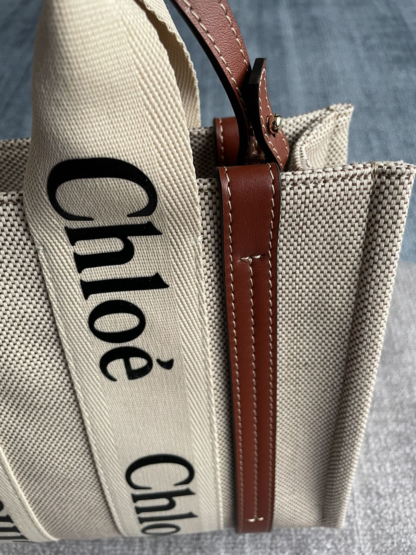 CHLOE SMALL STRAP WOODY TOTE BAG 26.5 IN BEIGE LINEN CANVAS BLACK WEBBING LOGO EMBROIDER BROWN CALFSKIN