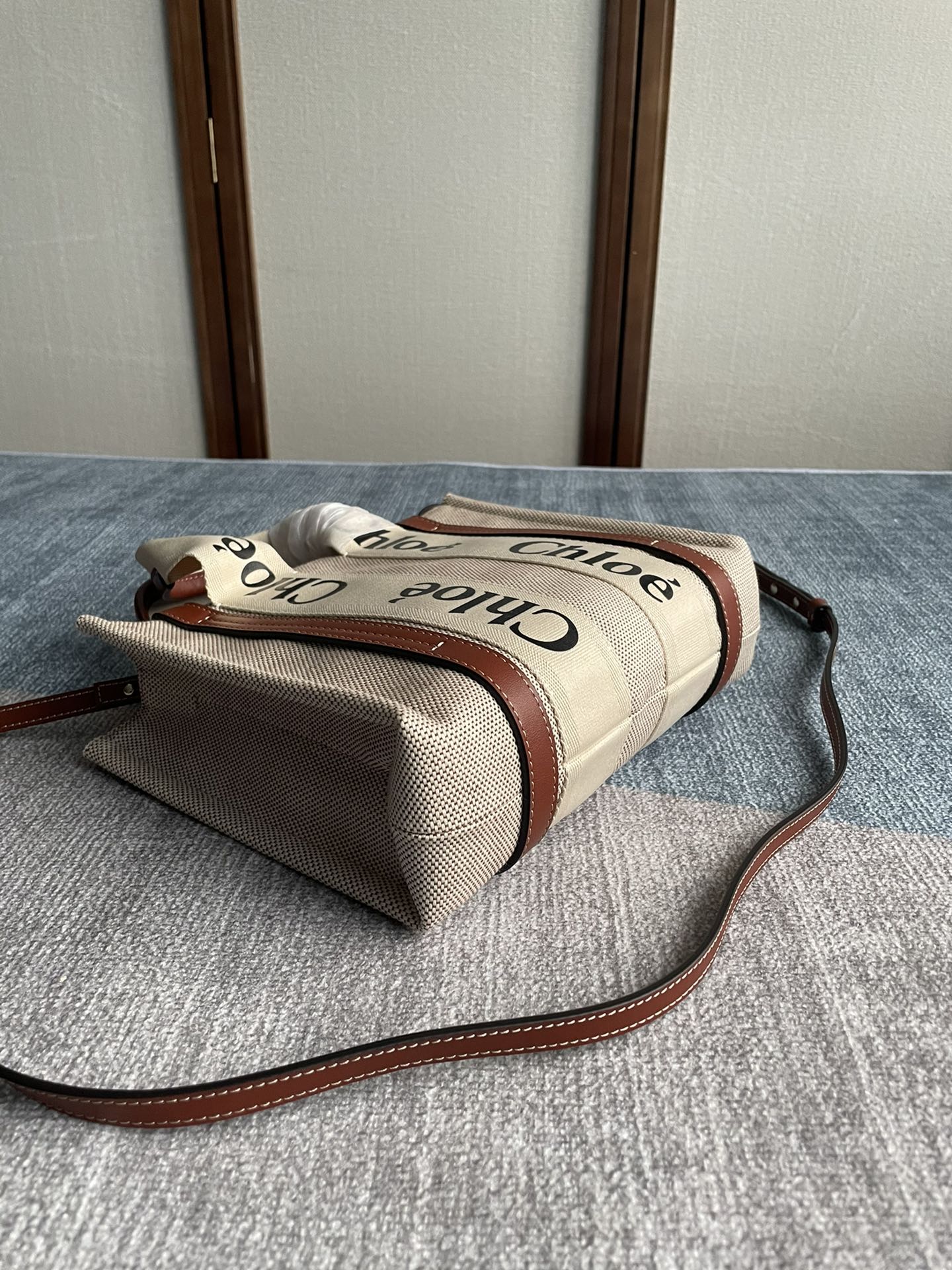 CHLOE SMALL STRAP WOODY TOTE BAG 26.5 IN BEIGE LINEN CANVAS BLACK WEBBING LOGO EMBROIDER BROWN CALFSKIN
