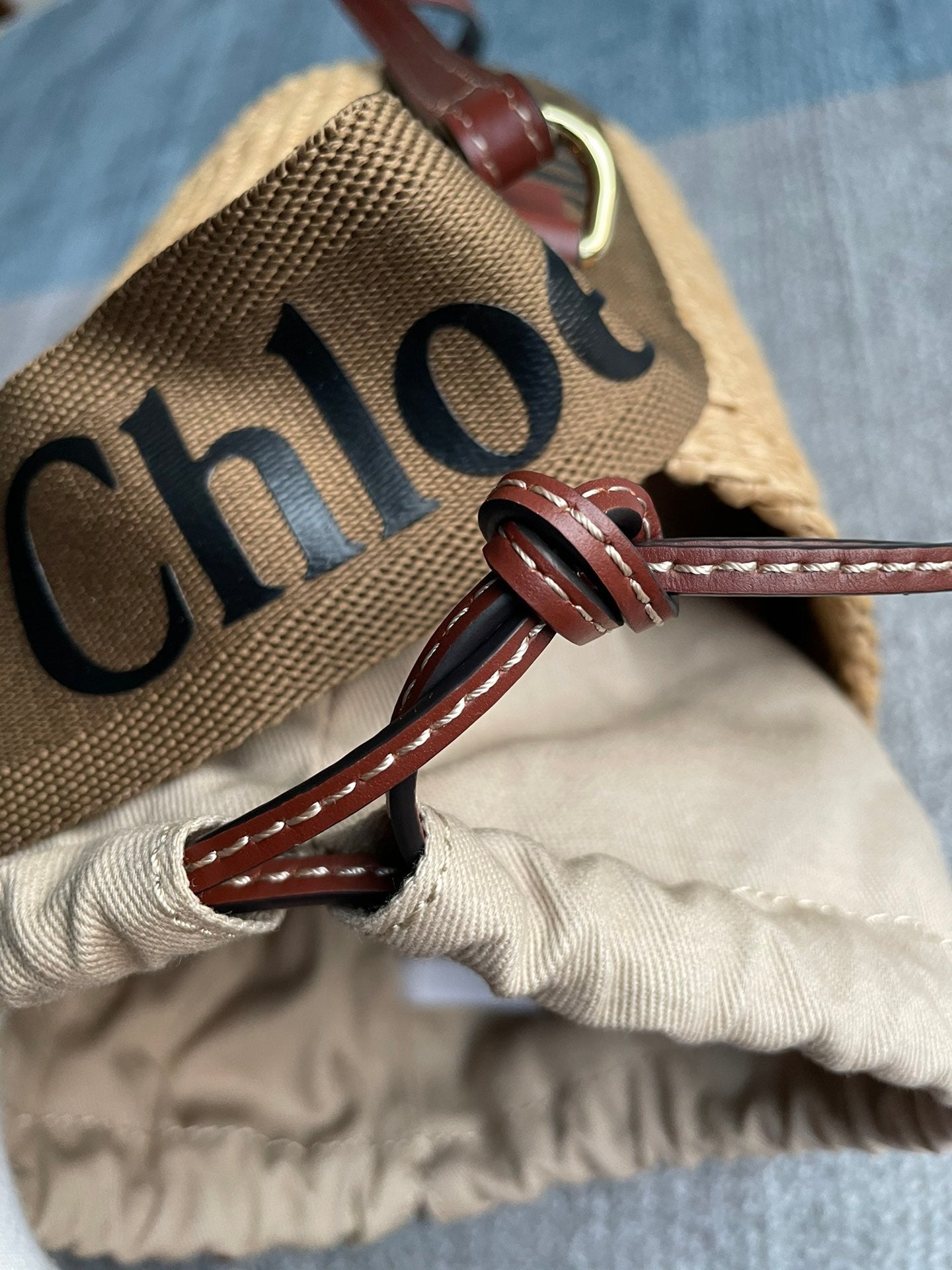 CHLOE SMALL WOODY BASKET 17 IN NATURAL FIBERS BROWN WEBBING DARK BROWN CALFSKIN