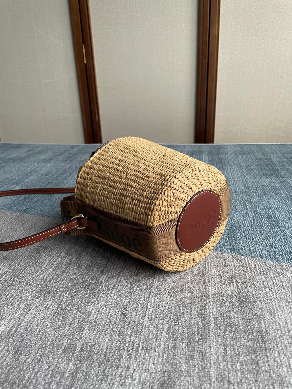 CHLOE SMALL WOODY BASKET 17 IN NATURAL FIBERS BROWN WEBBING DARK BROWN CALFSKIN