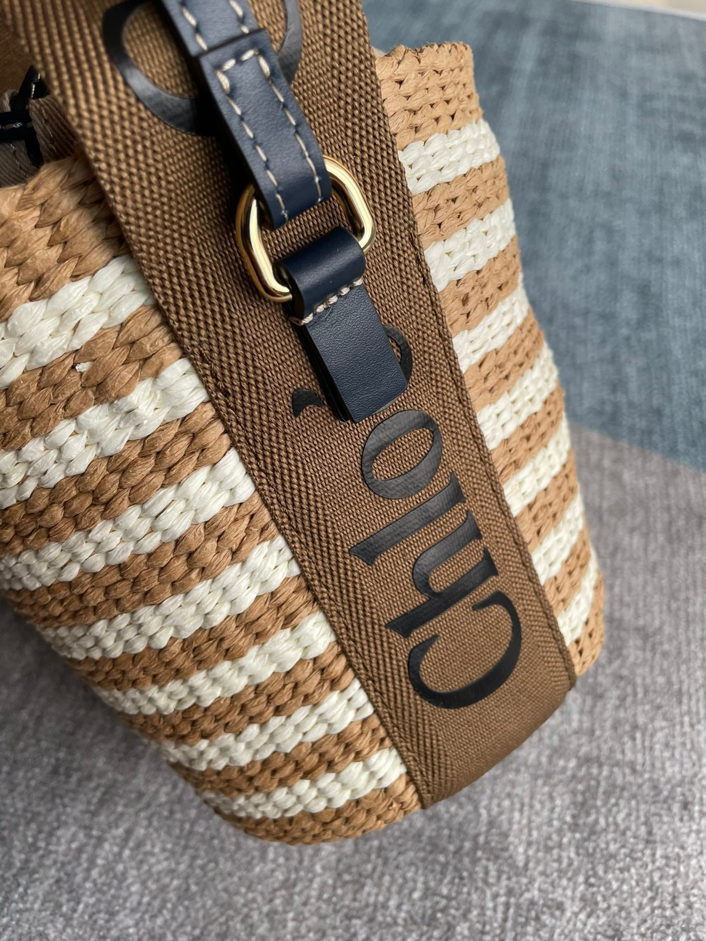 CHLOE SMALL WOODY BASKET 17 IN BROWN AND WHITE FIBERS BROWN WEBBING BLACK CALFSKIN