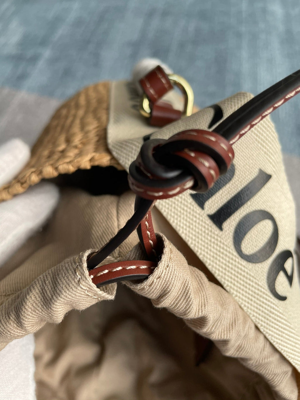 CHLOE SMALL WOODY BASKET 17 IN NATURAL FIBERS BEIGE WEBBING DARK BROWN CALFSKIN