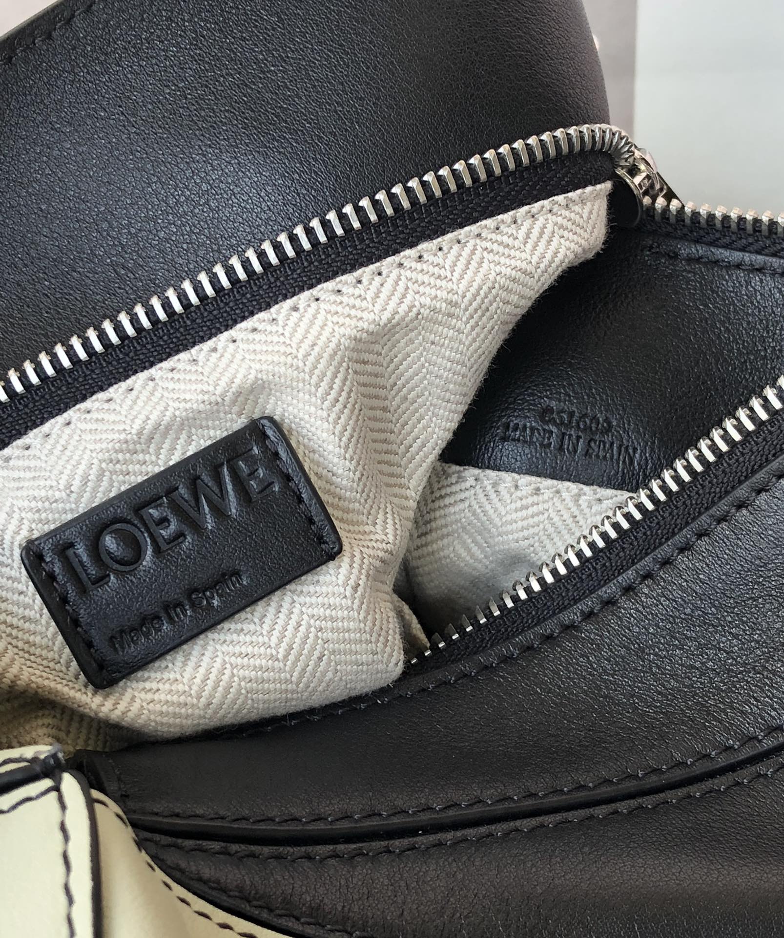 LOEWE LOE MINI PUZZLE 18 BAG IN BLACK MIX WHITE CALFSKIN