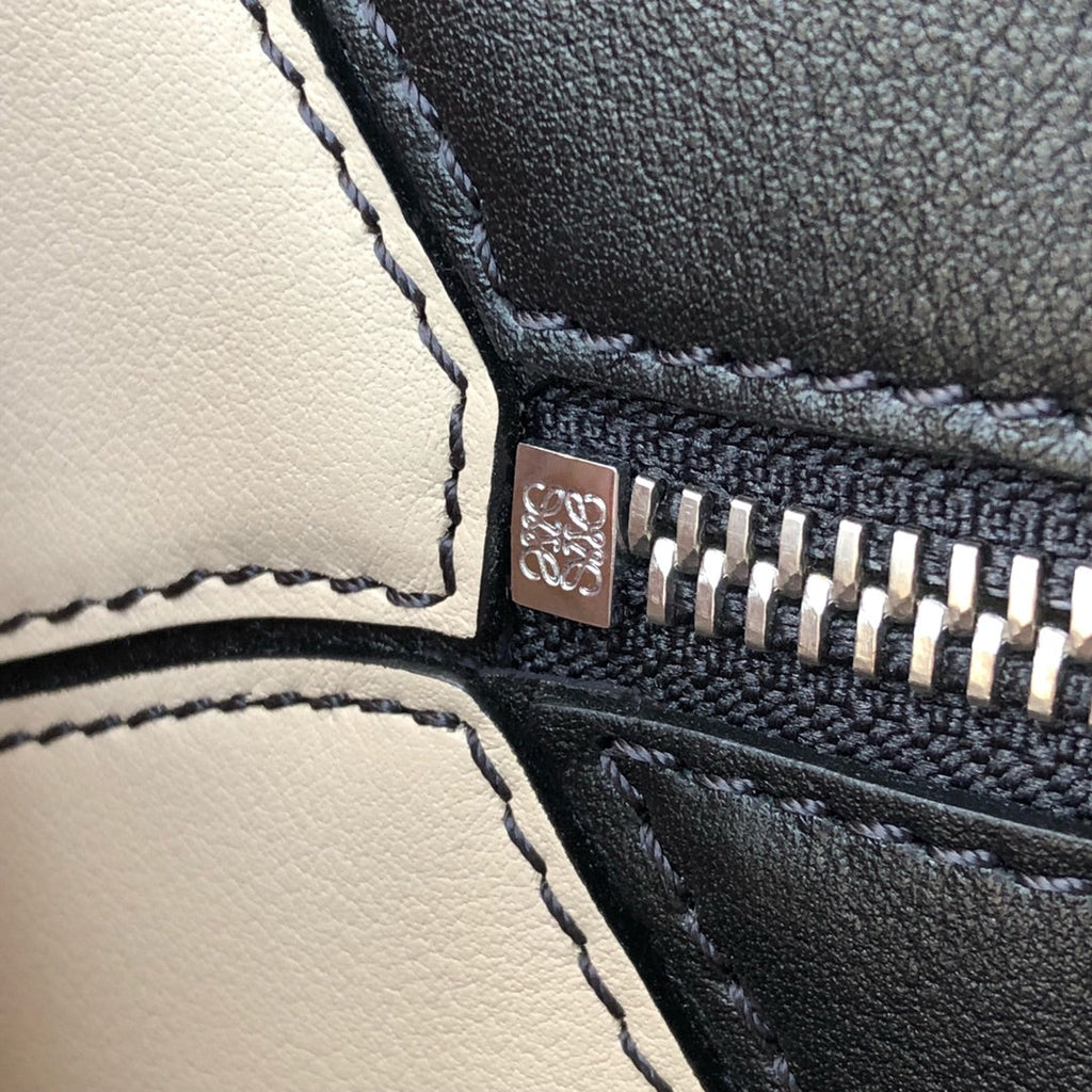 LOEWE LOE MINI PUZZLE 18 BAG IN BLACK MIX WHITE CALFSKIN