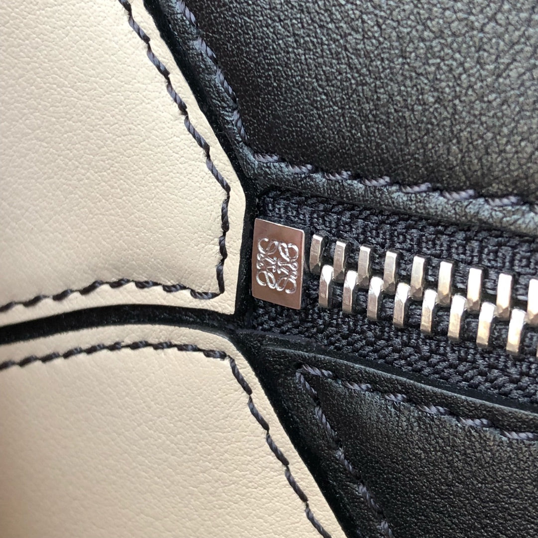 LOEWE LOE MINI PUZZLE 18 BAG IN BLACK MIX WHITE CALFSKIN