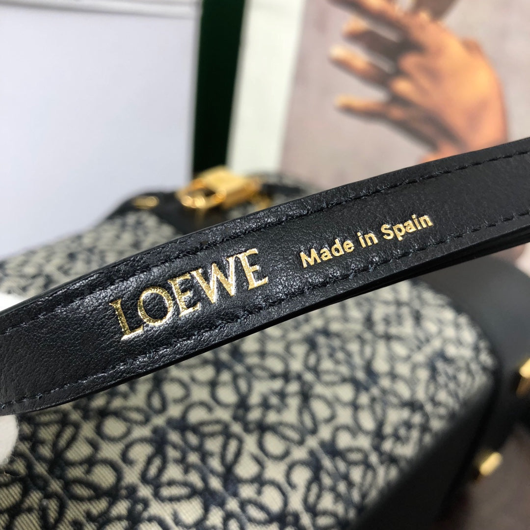 LOEWE LOE AMAZONA 28 BAG IN BLACK CALFSKIN AND BEIGE MONOGRAM FABRIC