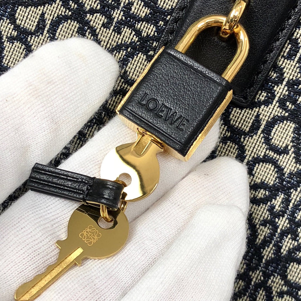 LOEWE LOE AMAZONA 28 BAG IN BLACK CALFSKIN AND BEIGE MONOGRAM FABRIC