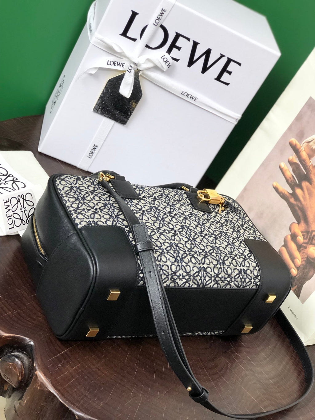 LOEWE LOE AMAZONA 28 BAG IN BLACK CALFSKIN AND BEIGE MONOGRAM FABRIC
