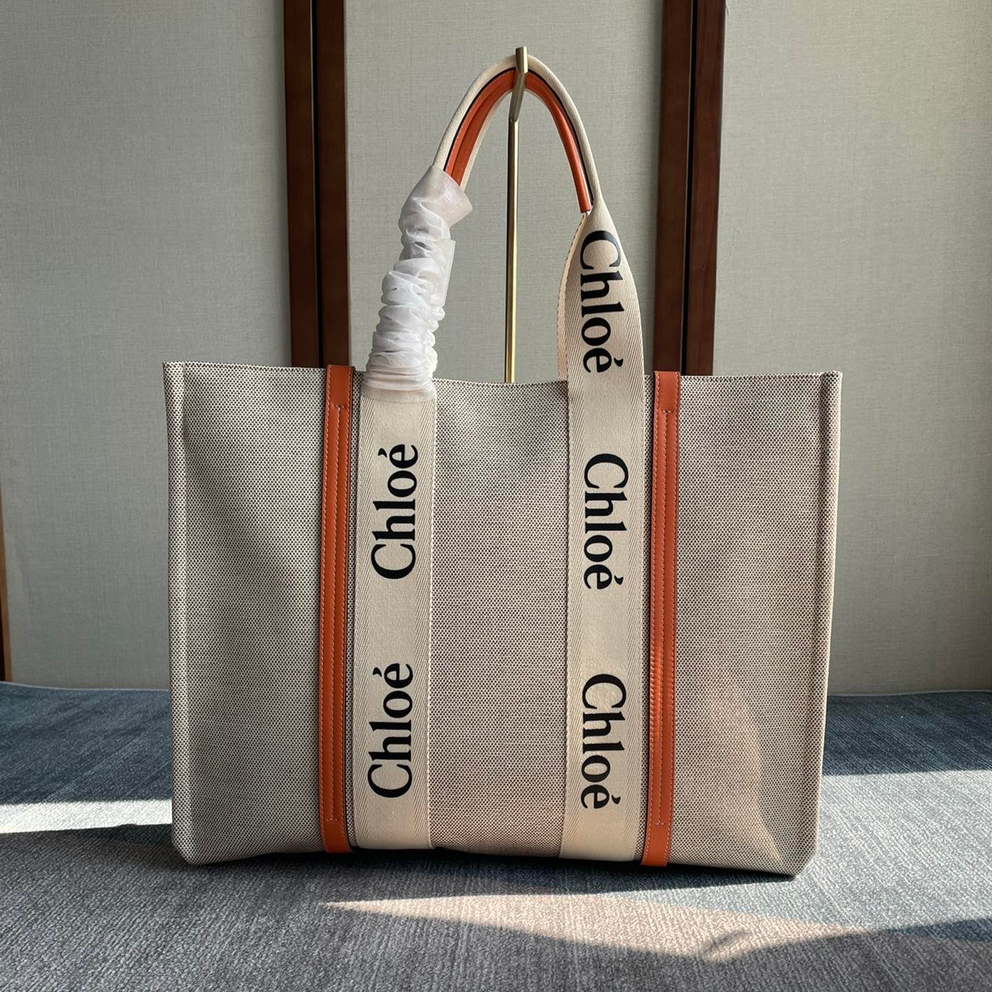 CHLOE LAGRE WOODY TOTE BAG 45 IN BEIGE LINEN CANVAS BLACK WEBBING LOGO EMBROIDER ORANGE CALFSKIN