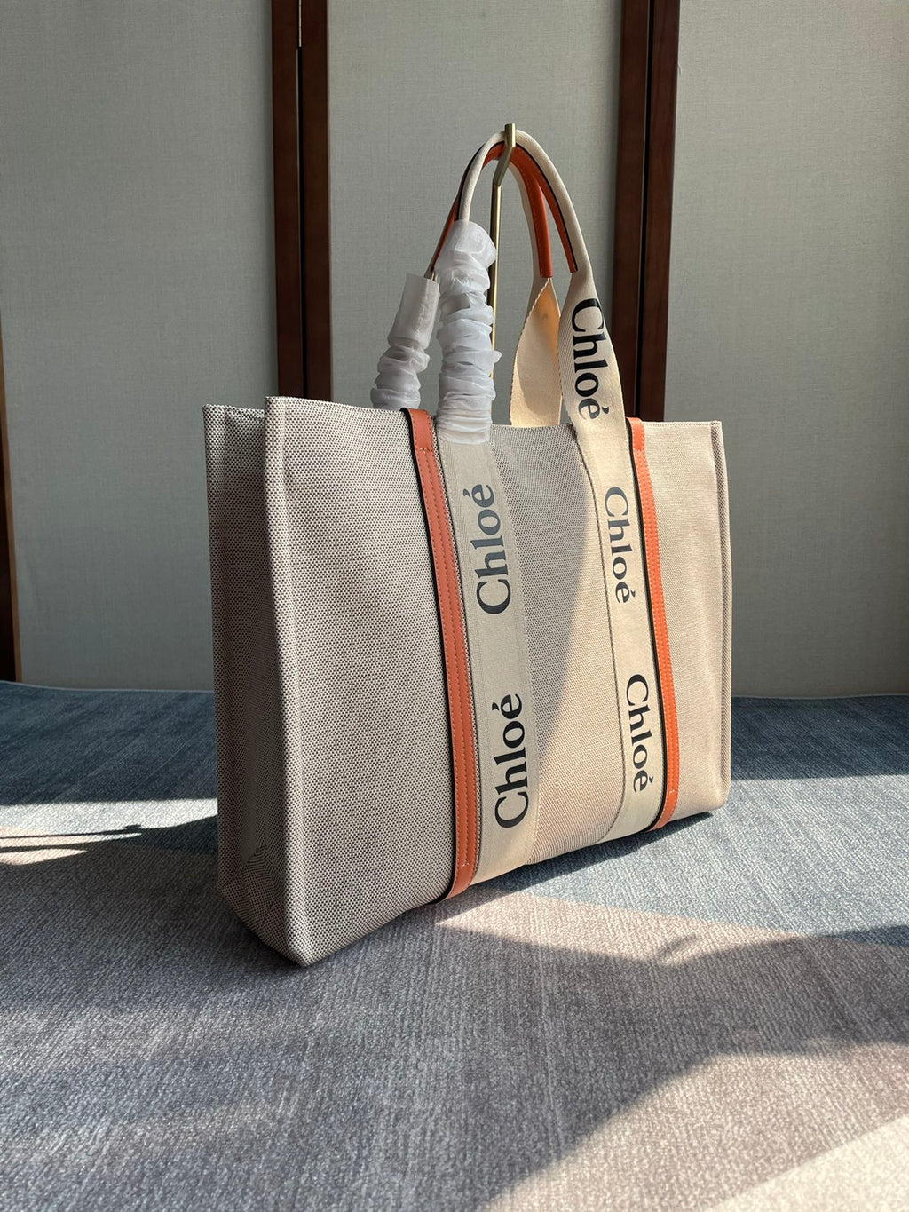 CHLOE LAGRE WOODY TOTE BAG 45 IN BEIGE LINEN CANVAS BLACK WEBBING LOGO EMBROIDER ORANGE CALFSKIN