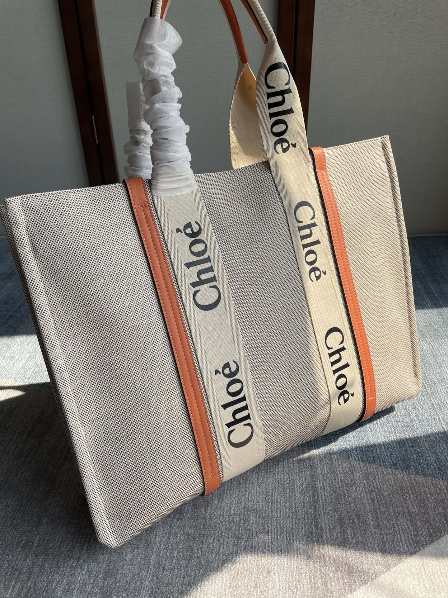 CHLOE LAGRE WOODY TOTE BAG 45 IN BEIGE LINEN CANVAS BLACK WEBBING LOGO EMBROIDER ORANGE CALFSKIN