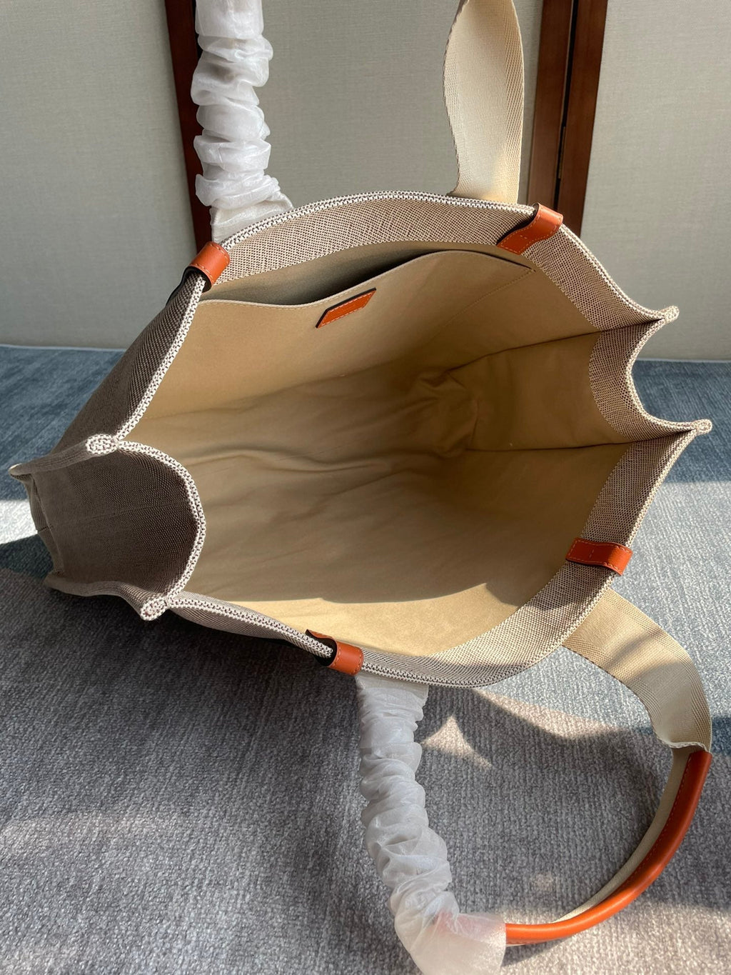CHLOE LAGRE WOODY TOTE BAG 45 IN BEIGE LINEN CANVAS BLACK WEBBING LOGO EMBROIDER ORANGE CALFSKIN