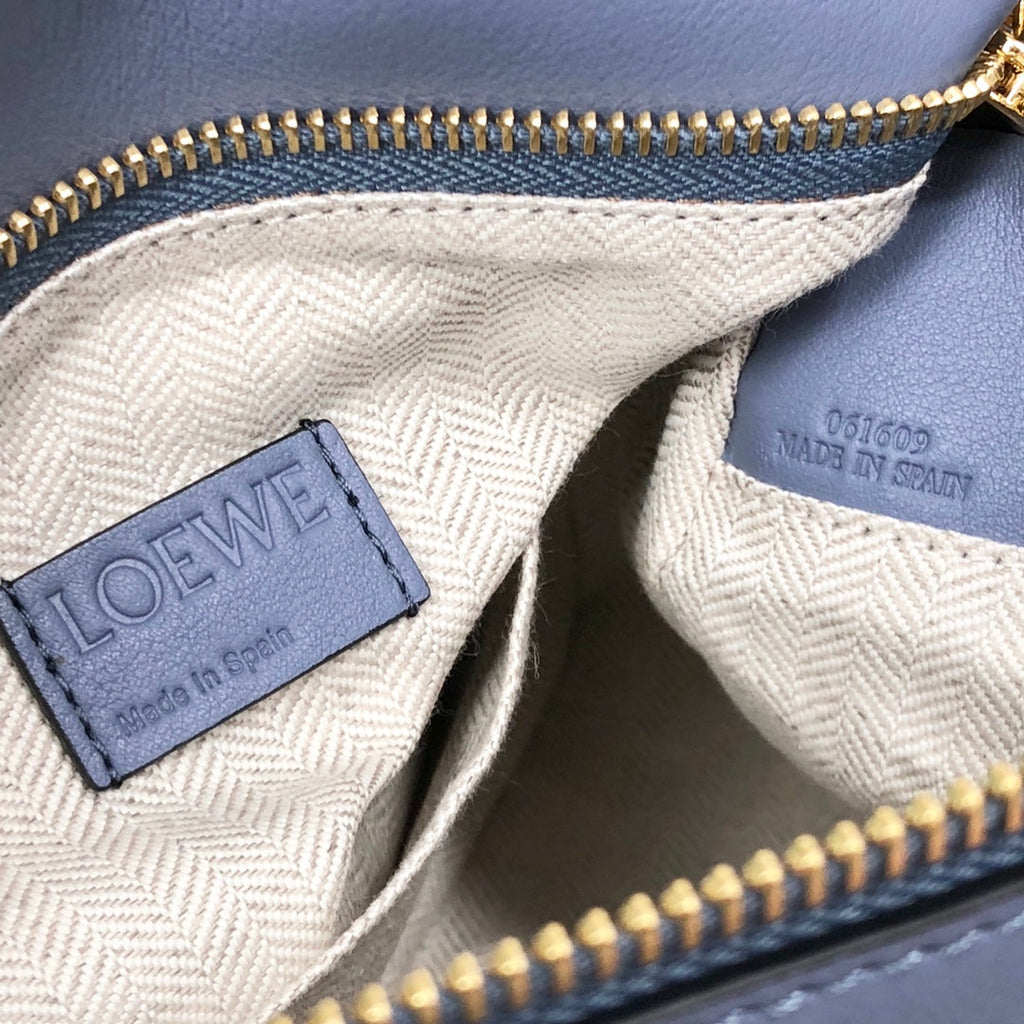 LOEWE SMALL PUZZLE 24 BAG IN CLASSIC LIGHT PURPLE CALFSKIN
