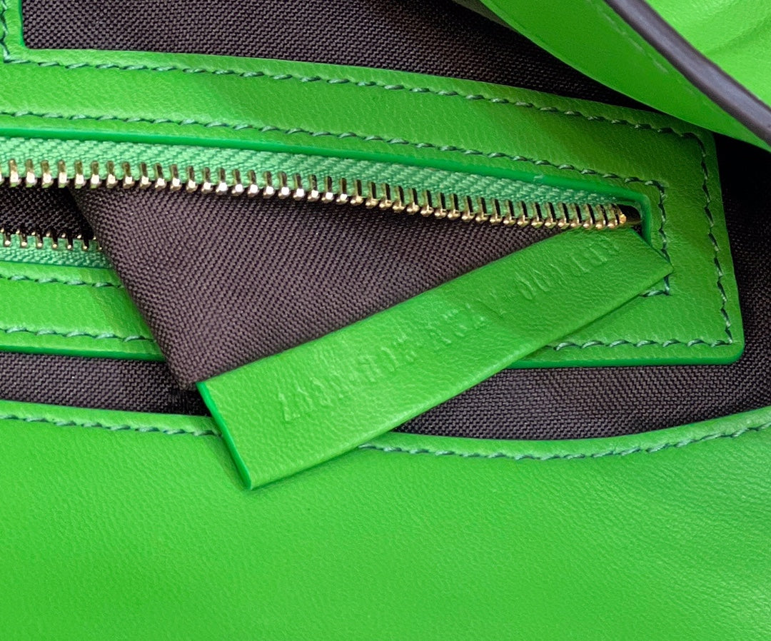 FENDI BAGUETTE WITH FF MOTIF 27 IN EMERALD GREEN SOFT LAMBSKIN GOLD HARDWARE