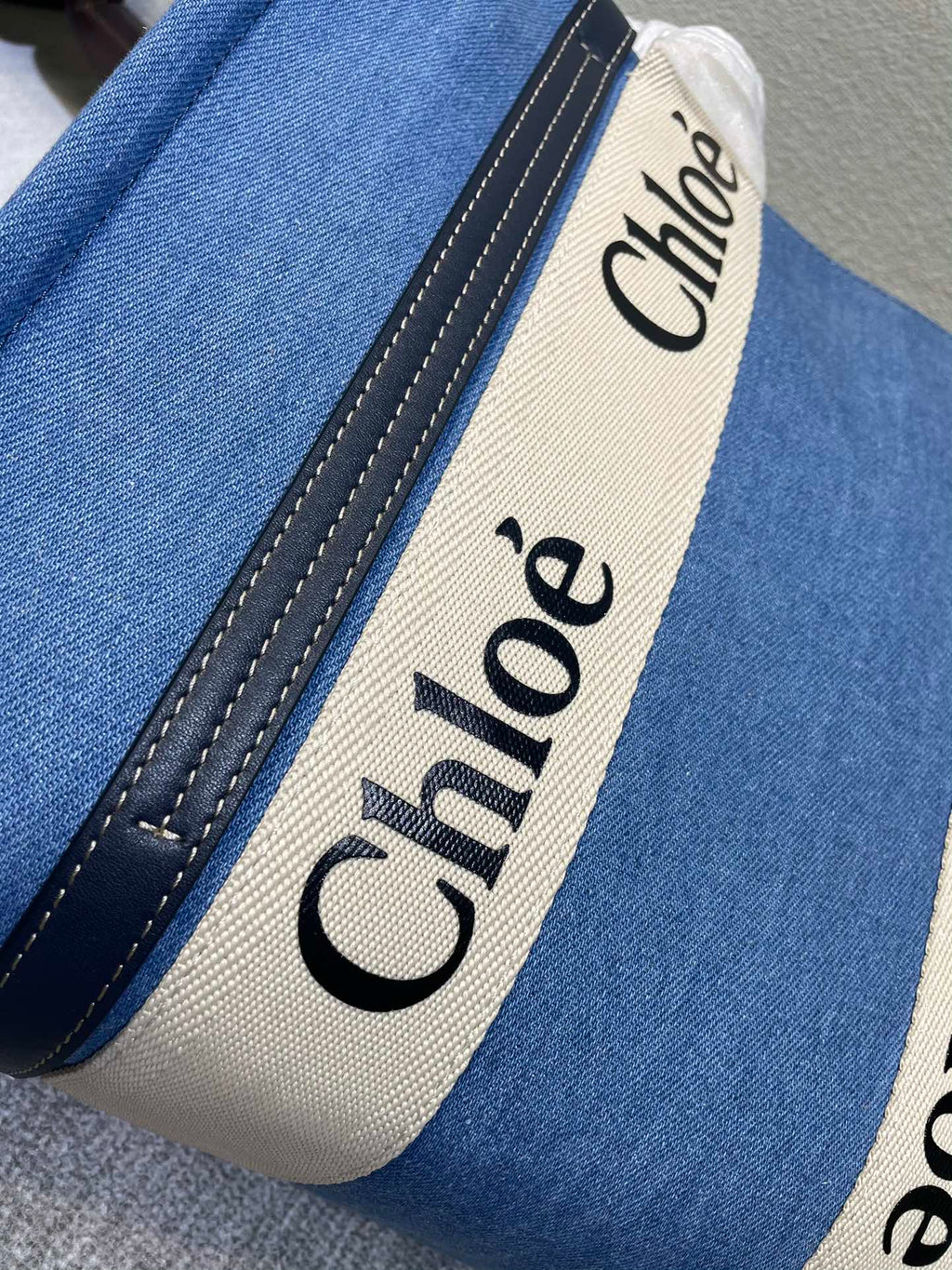 CHLOE MEDIUM STRAP WOODY TOTE BAG 37 IN BLUE DENIM CANVAS DARK BLUE CALFSKIN