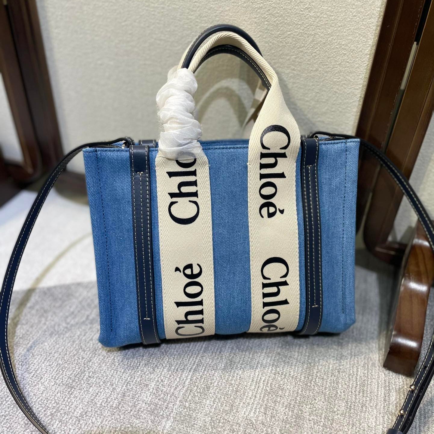 CHLOE SMALL STRAP WOODY TOTE BAG 26.5 IN BLUE DENIM CANVAS DARK BLUE CALFSKIN