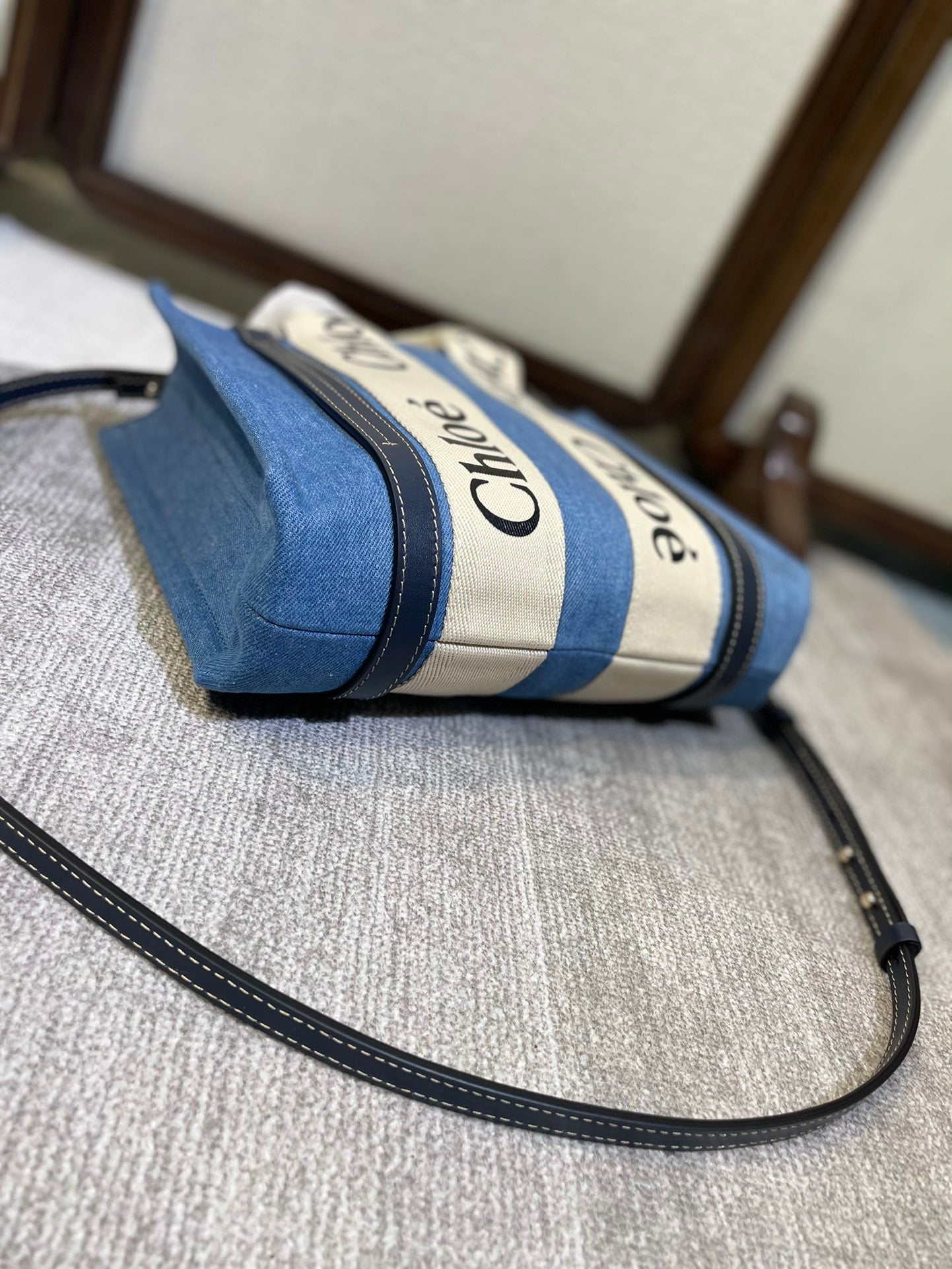 CHLOE SMALL STRAP WOODY TOTE BAG 26.5 IN BLUE DENIM CANVAS DARK BLUE CALFSKIN