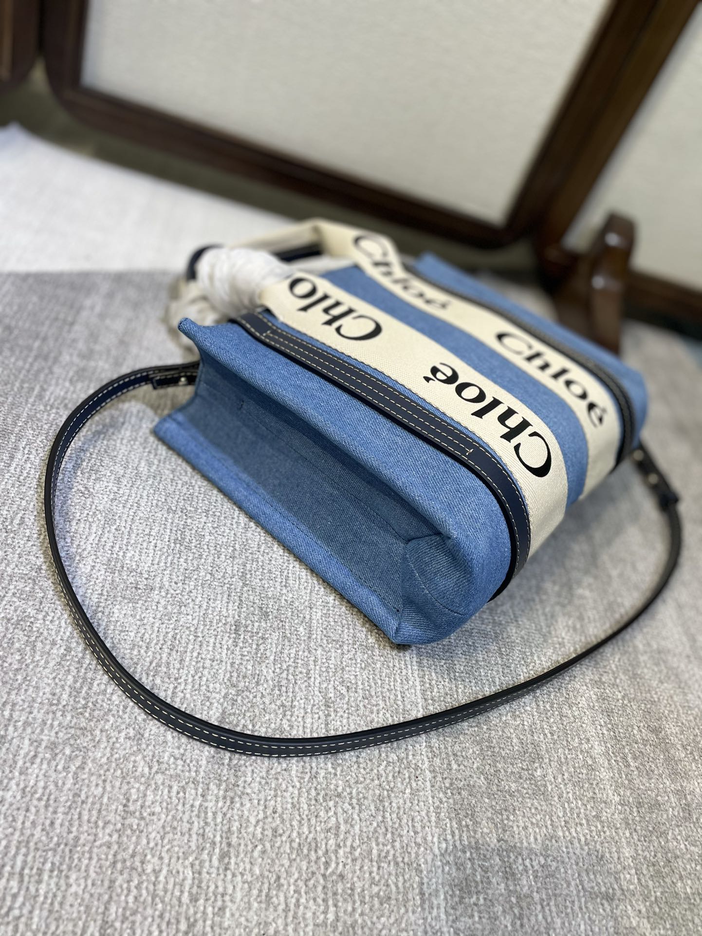 CHLOE SMALL STRAP WOODY TOTE BAG 26.5 IN BLUE DENIM CANVAS DARK BLUE CALFSKIN