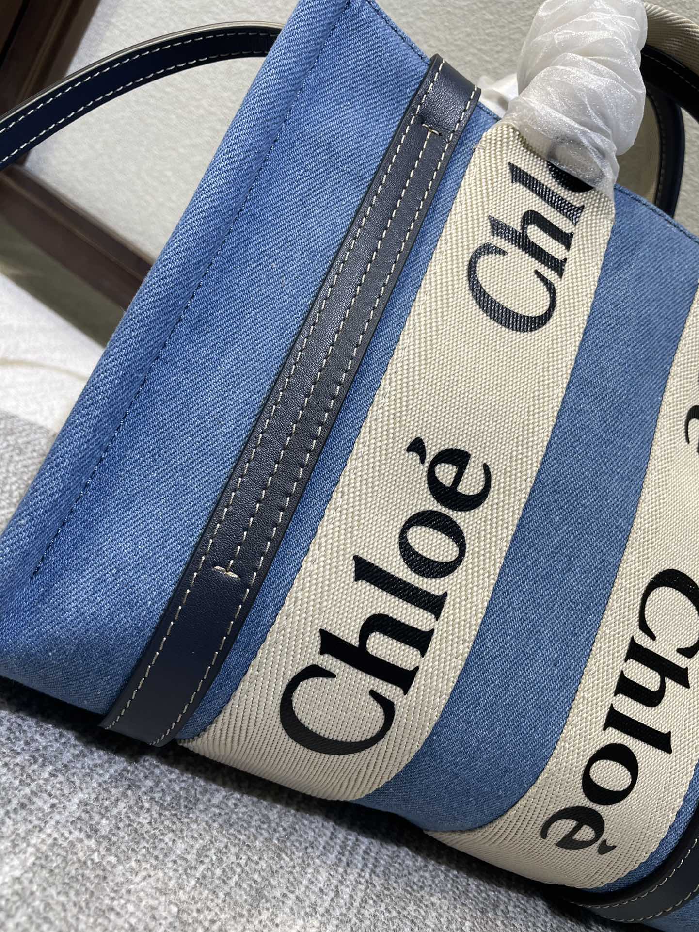 CHLOE SMALL STRAP WOODY TOTE BAG 26.5 IN BLUE DENIM CANVAS DARK BLUE CALFSKIN