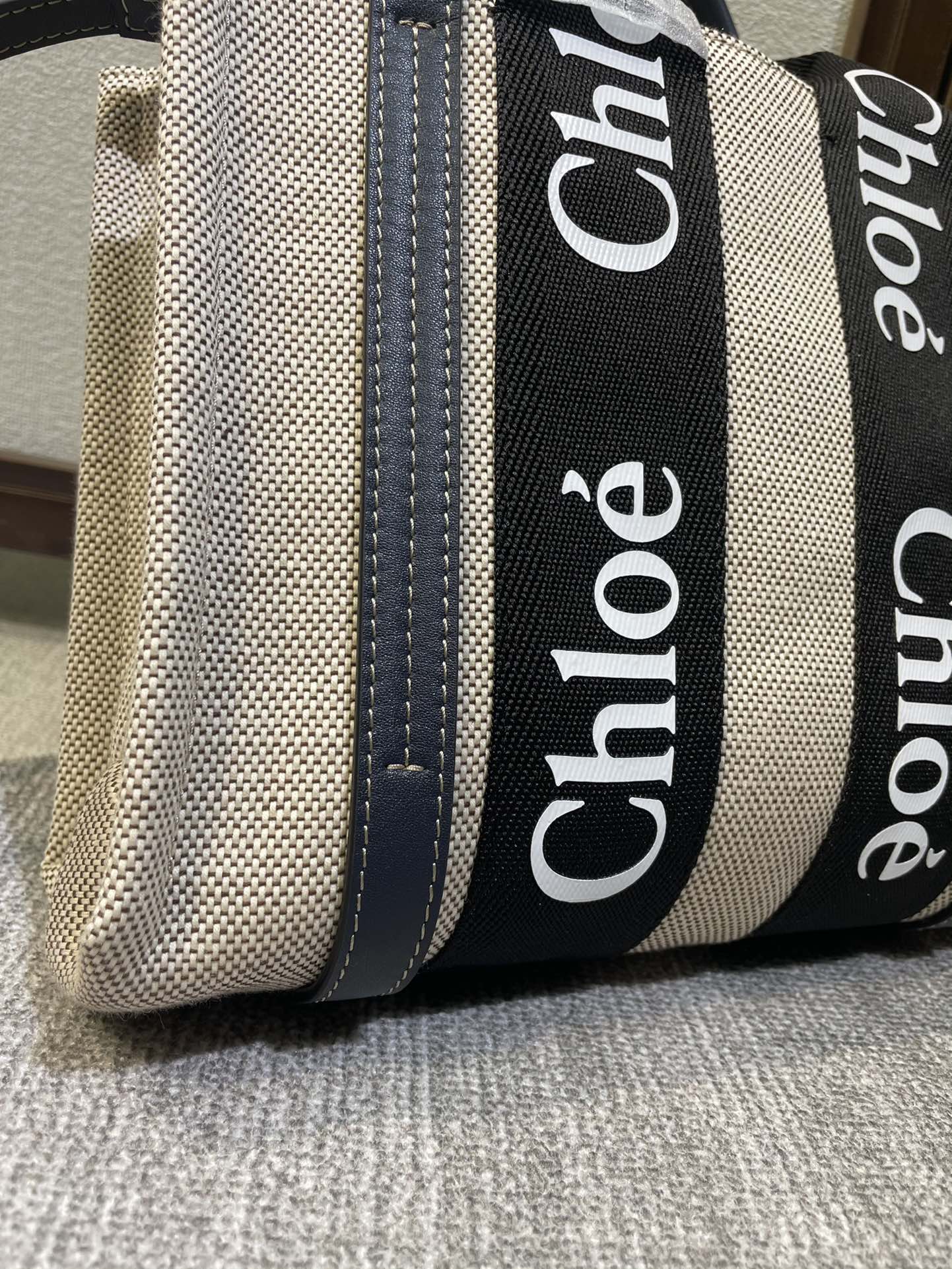 CHLOE SMALL STRAP WOODY TOTE BAG 26.5 IN BEIGE LINEN CANVAS BLACK WEBBING DARK BLUE CALFSKIN