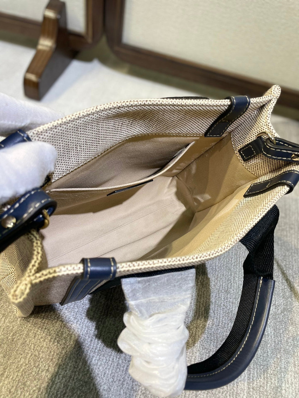 CHLOE SMALL STRAP WOODY TOTE BAG 26.5 IN BEIGE LINEN CANVAS BLACK WEBBING DARK BLUE CALFSKIN