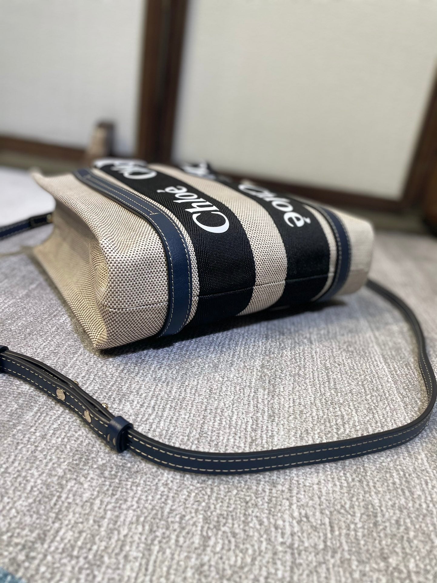 CHLOE SMALL STRAP WOODY TOTE BAG 26.5 IN BEIGE LINEN CANVAS BLACK WEBBING DARK BLUE CALFSKIN