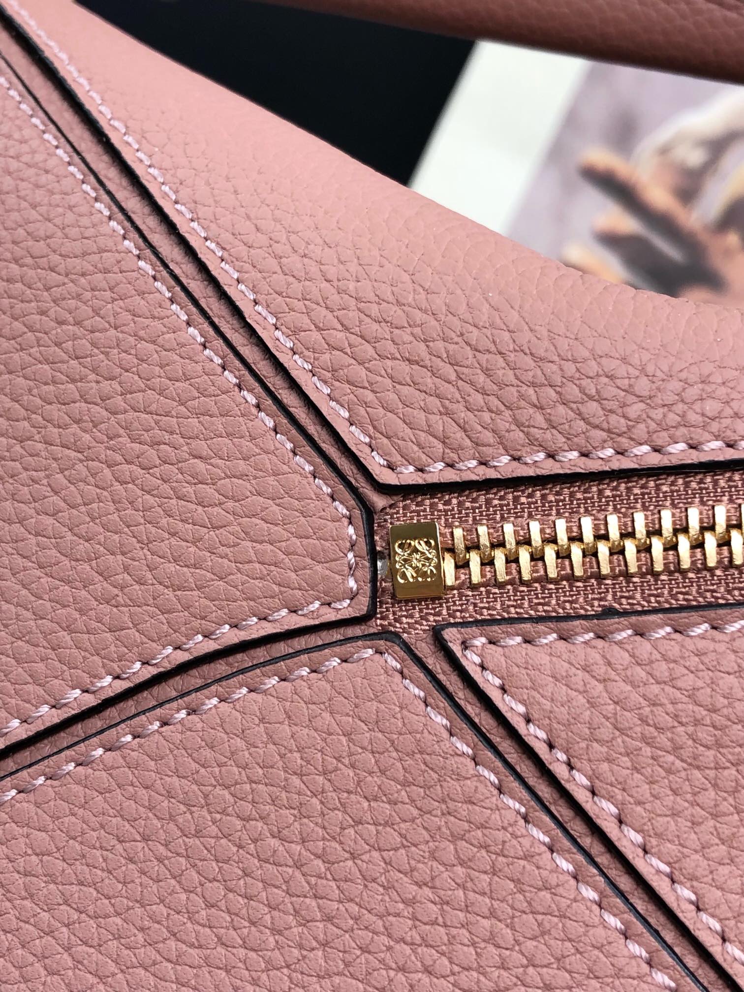 LOEWE SMALL PUZZLE 24 BAG IN CLASSIC LIGHT PINK CALFSKIN