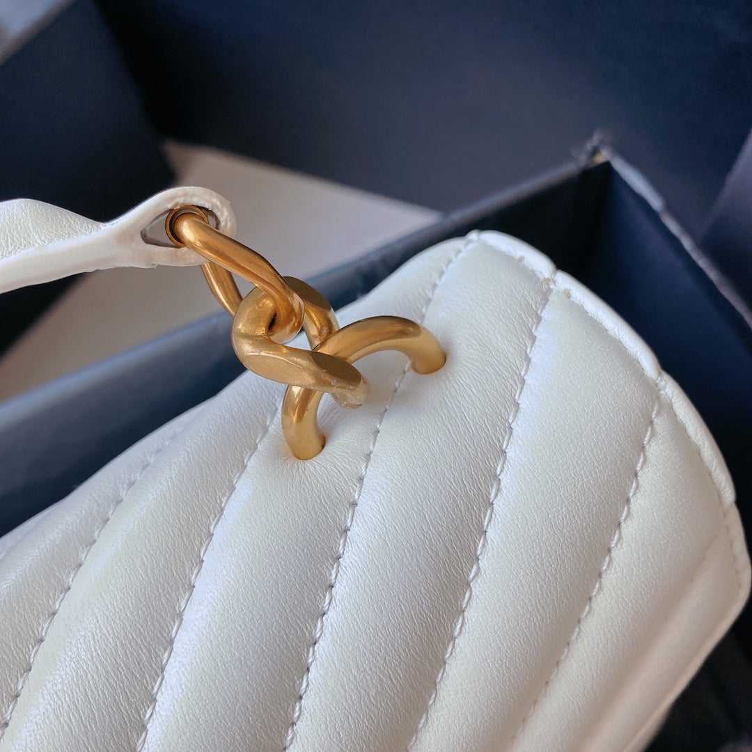 SAINT LAURENT COLLEGE MEDIUM 24 IN WHITE LAMBSKIN GOLD HARDWARE