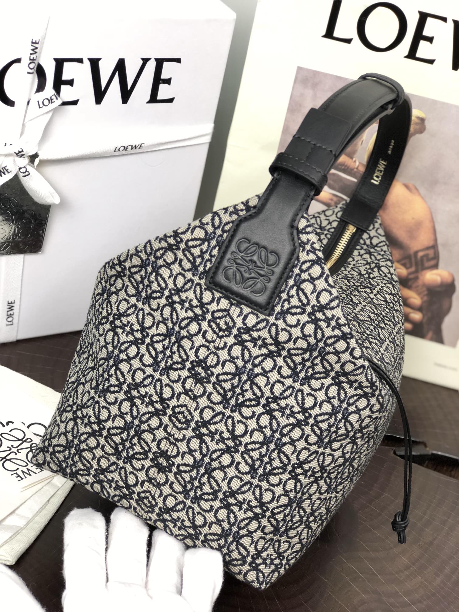 LOEWE LOE CUBI 21 BAG IN WHITE MIX BLACK ANAGRAM JACQUARD