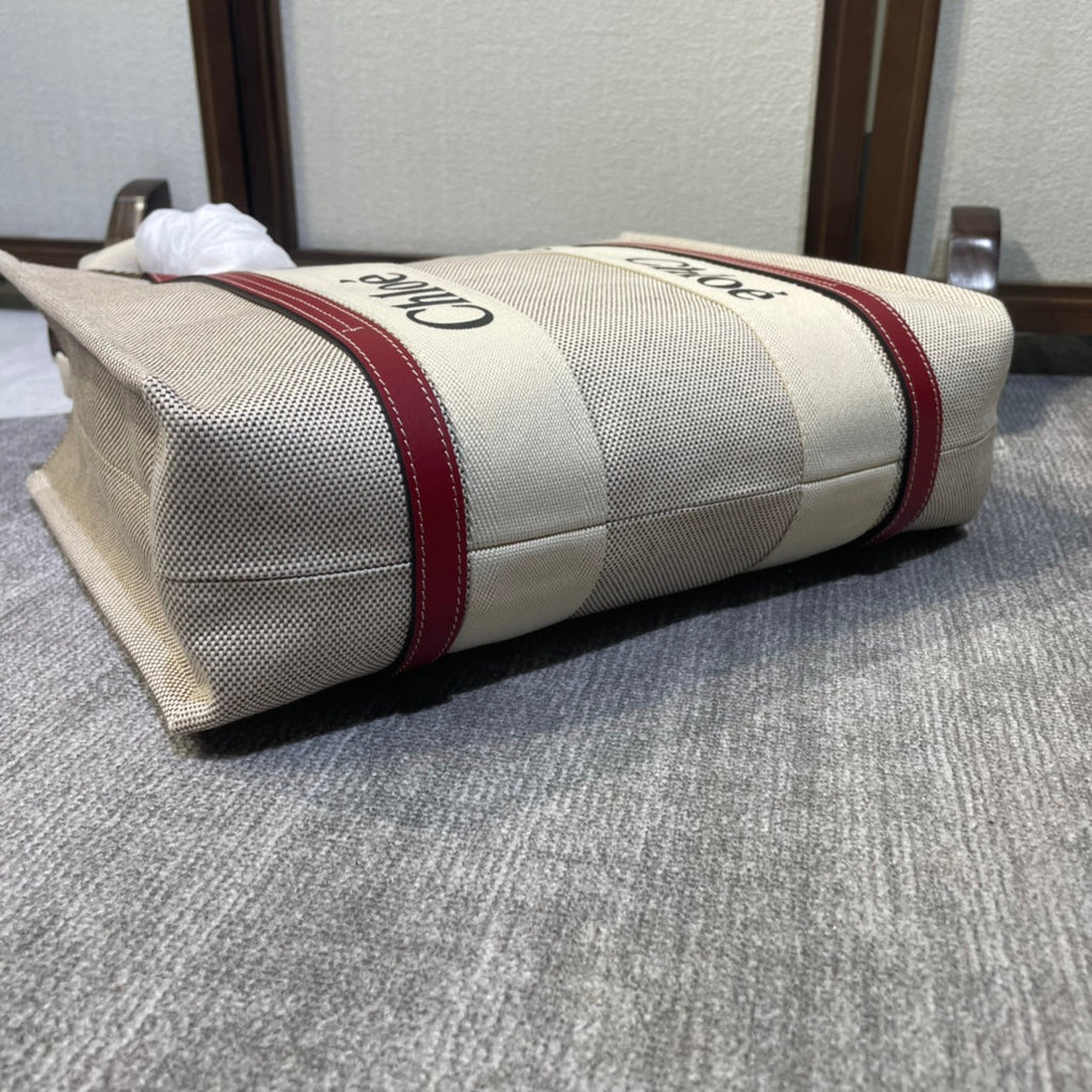 CHLOE MEDIUM STRAP WOODY TOTE BAG 37 IN BEIGE LINEN CANVAS BLACK WEBBING LOGO EMBROIDER RED CALFSKIN