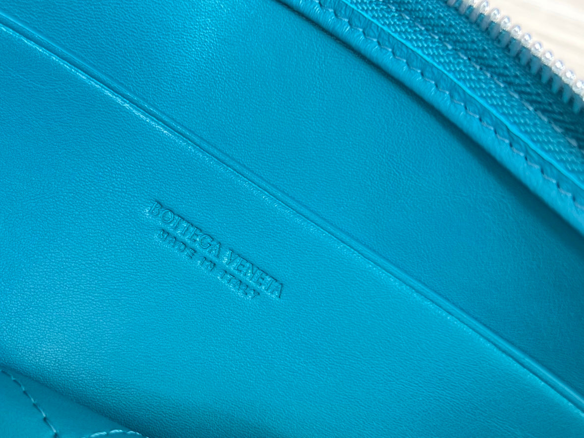 BOTTEGA VENETA LARGE CASSETTE POUCH 35 IN LAGOON BLUE CALFSKIN