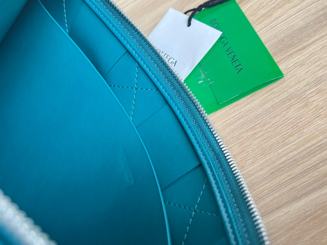 BOTTEGA VENETA LARGE CASSETTE POUCH 35 IN LAGOON BLUE CALFSKIN