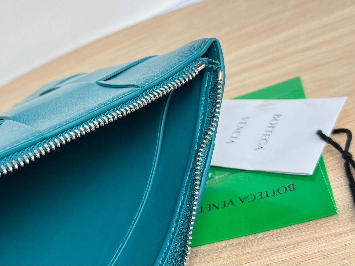 BOTTEGA VENETA LARGE CASSETTE POUCH 35 IN LAGOON BLUE CALFSKIN