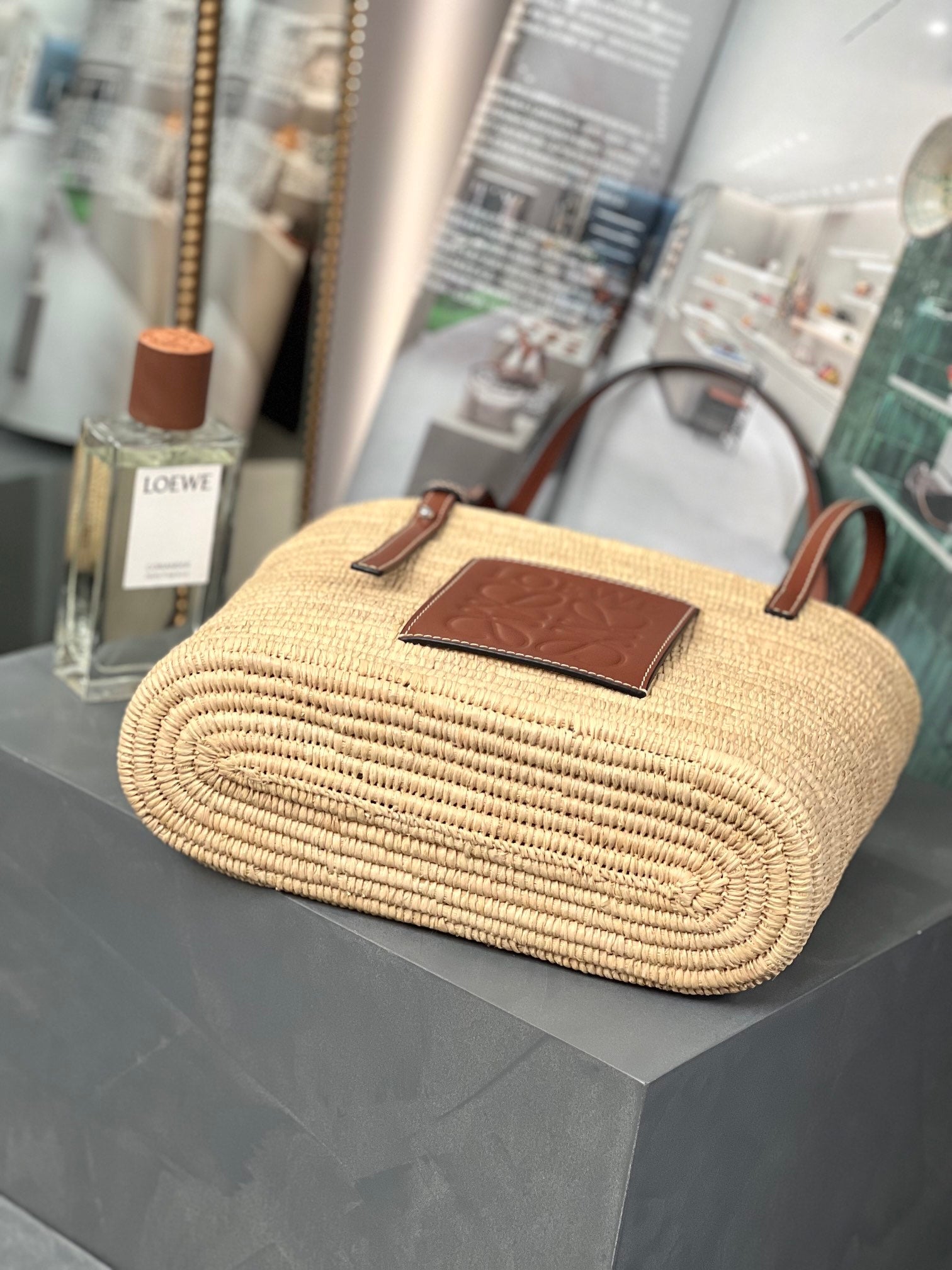 LOEWE SMALL SQUARE  28 BASKET BAG IN RAFFIA AND CALFSKIN